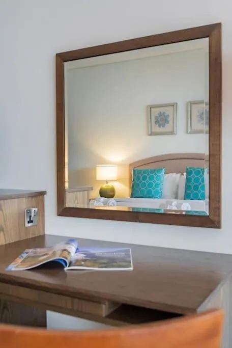 Marvelous Private Beach Apartment In Palm Dubai Within Anantara 5 Star Resort