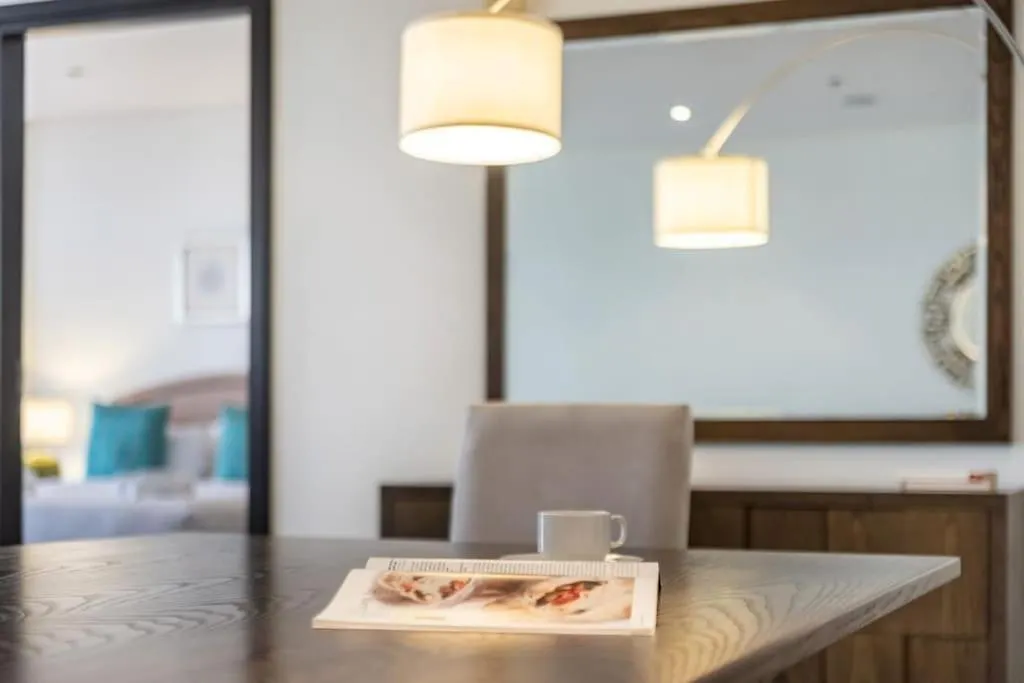 Marvelous Private Beach Apartment In Palm Dubai Within Anantara 5 Star Resort
